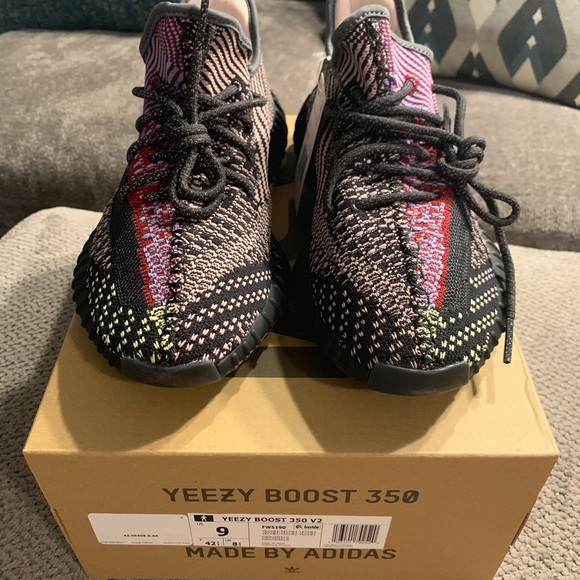 Yeezy 350 Yecheil Size 9 - Picture 4 of 6